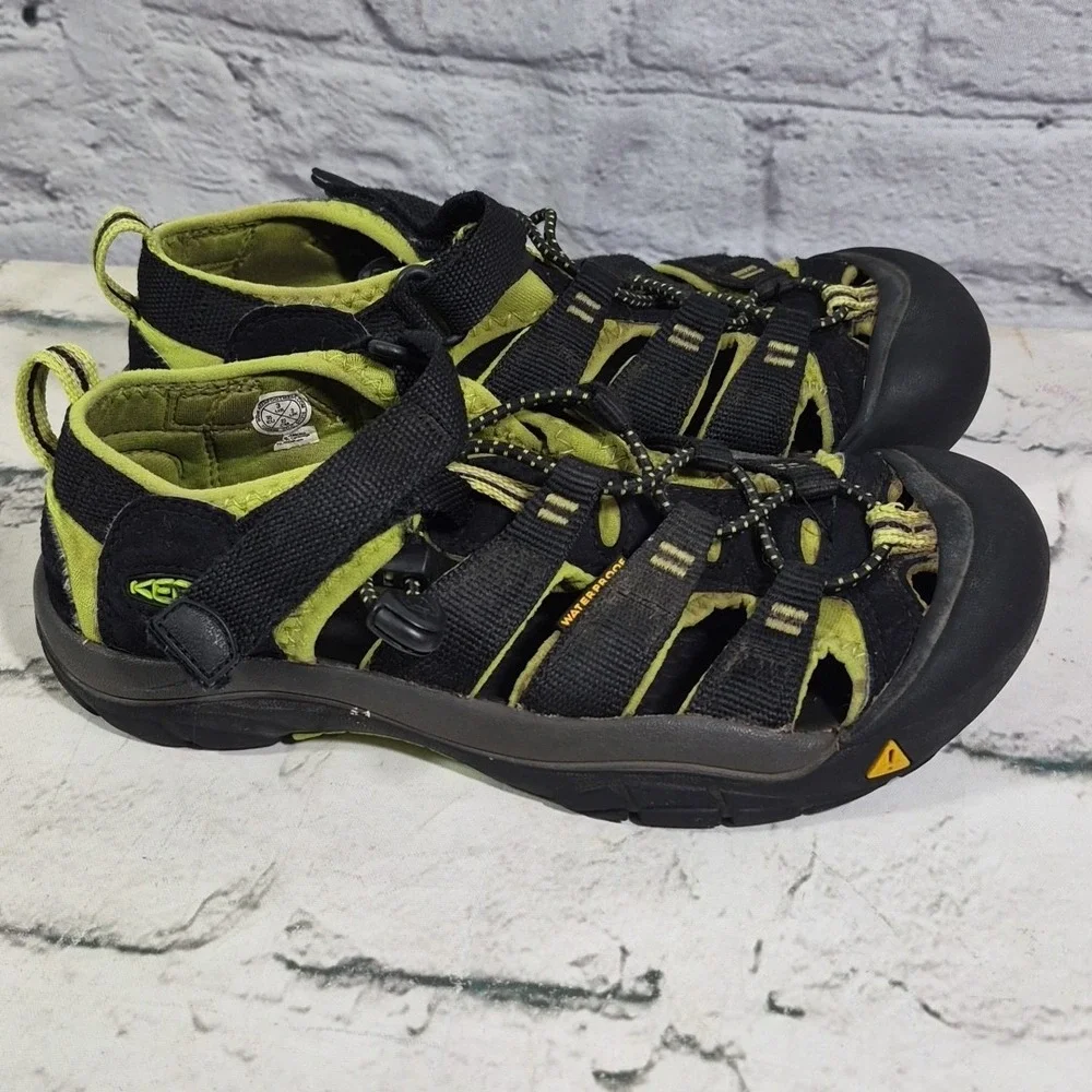 Keen Newport H2 Waterproof Shoes Big Boys 3 Black Lime Green 1009965